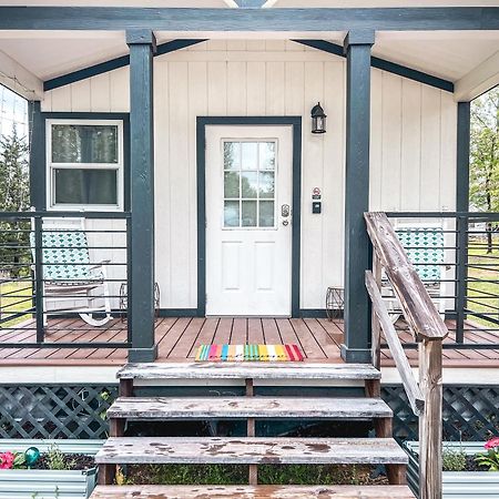 Private Tiny Home Royal Ridge Getaway ภายนอก รูปภาพ