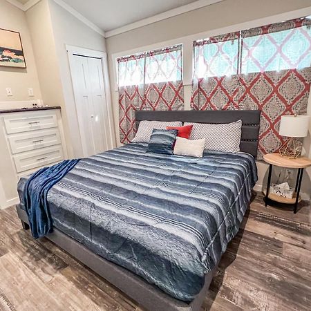 Private Tiny Home Royal Ridge Getaway ภายนอก รูปภาพ